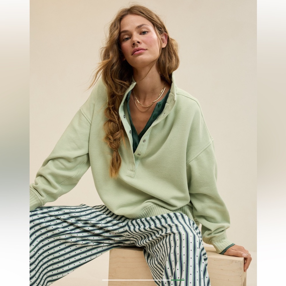 Aerie Oh Snap sweatshirt - Picture 3 of 8